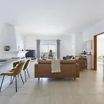Daire Coolhouses Algarve , 2 Bed W/ Sea View, Blue Ocean View Luz